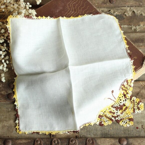 Vintage 1960s Handkerchief, Crochet Butterfly And Pale Yellow Linen Hankie - Picture 6 of 10